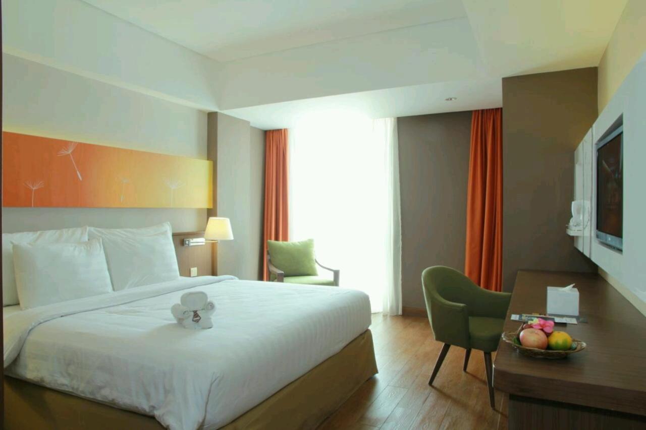 Soll Marina Hotel Serpong Extérieur photo