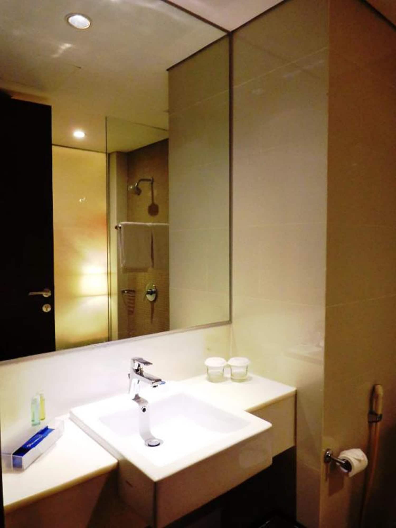 Soll Marina Hotel Serpong Extérieur photo