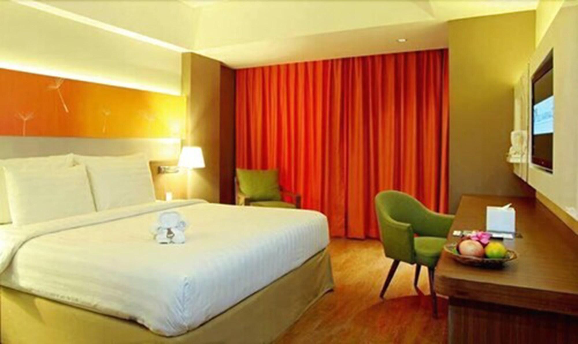 Soll Marina Hotel Serpong Extérieur photo