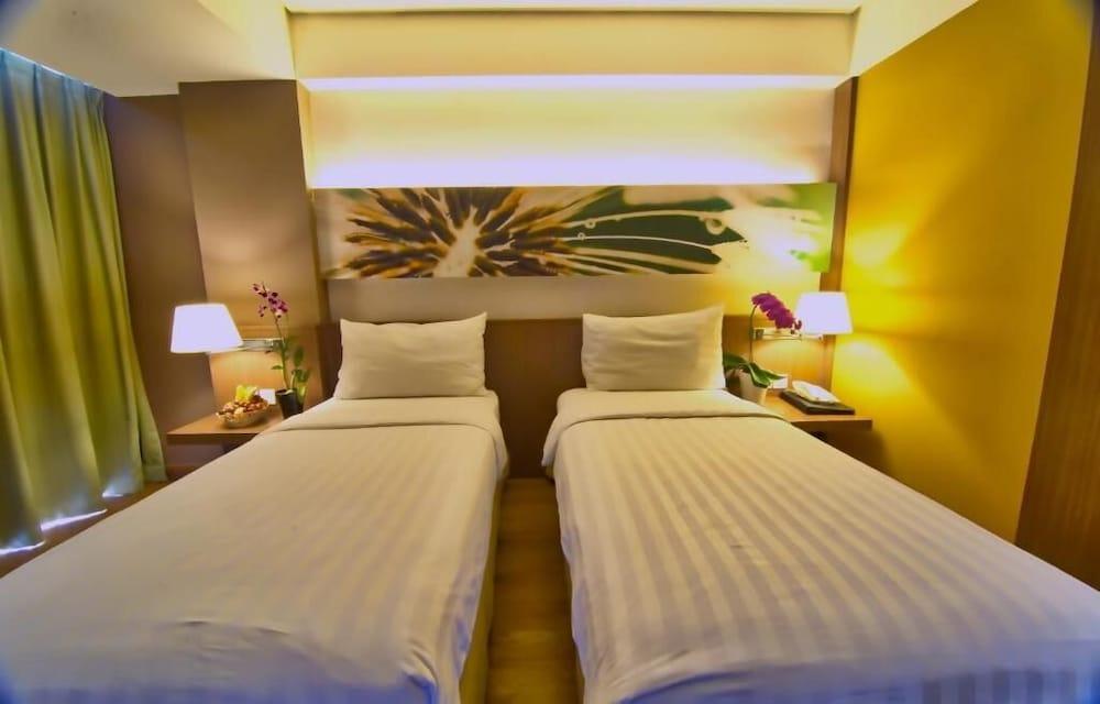 Soll Marina Hotel Serpong Extérieur photo