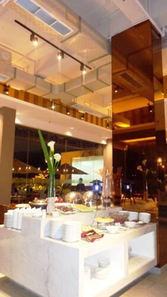 Soll Marina Hotel Serpong Extérieur photo