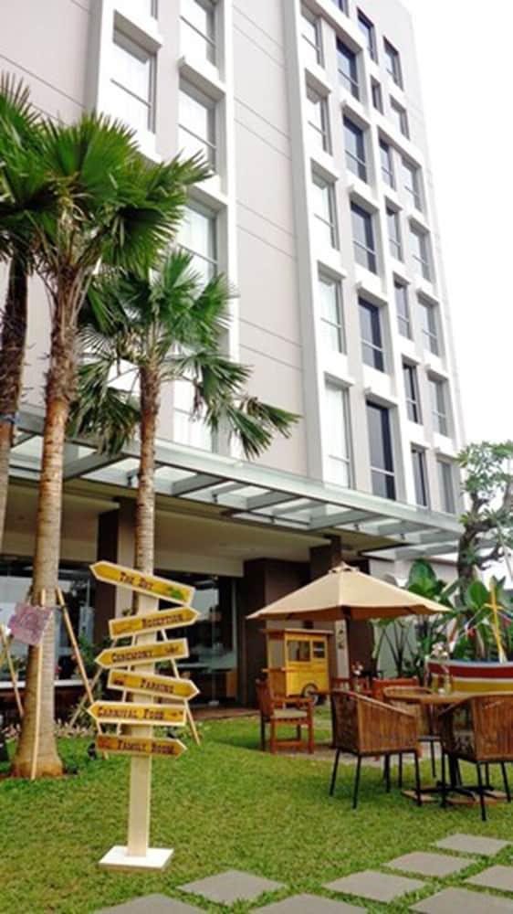 Soll Marina Hotel Serpong Extérieur photo