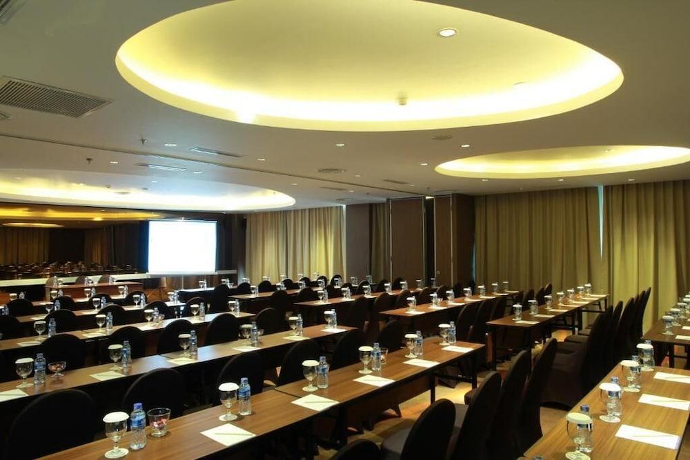 Soll Marina Hotel Serpong Extérieur photo