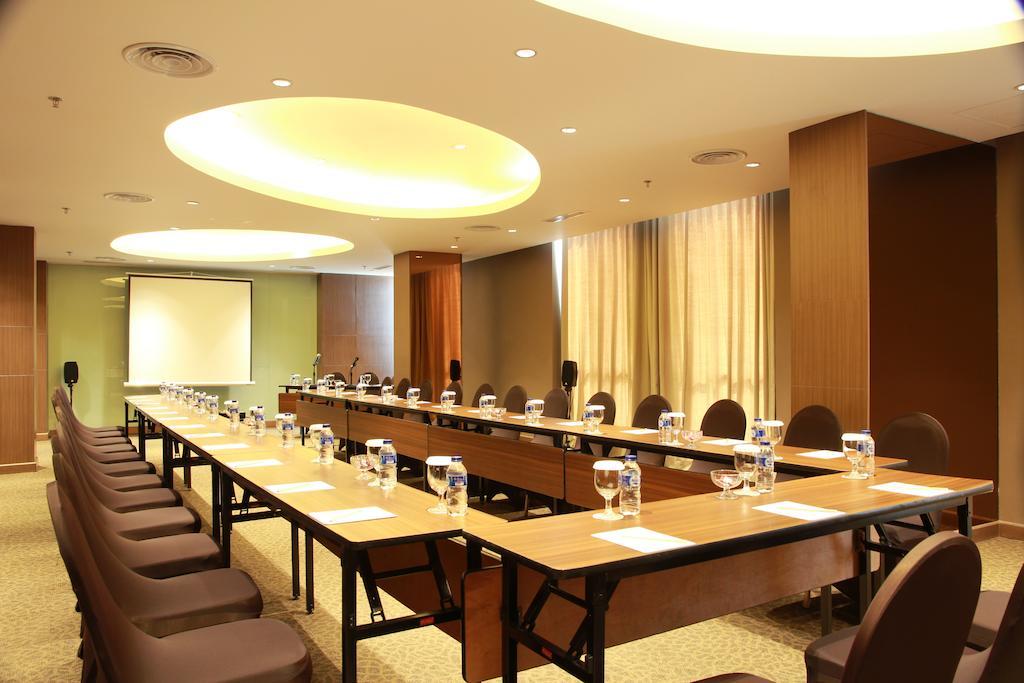 Soll Marina Hotel Serpong Extérieur photo