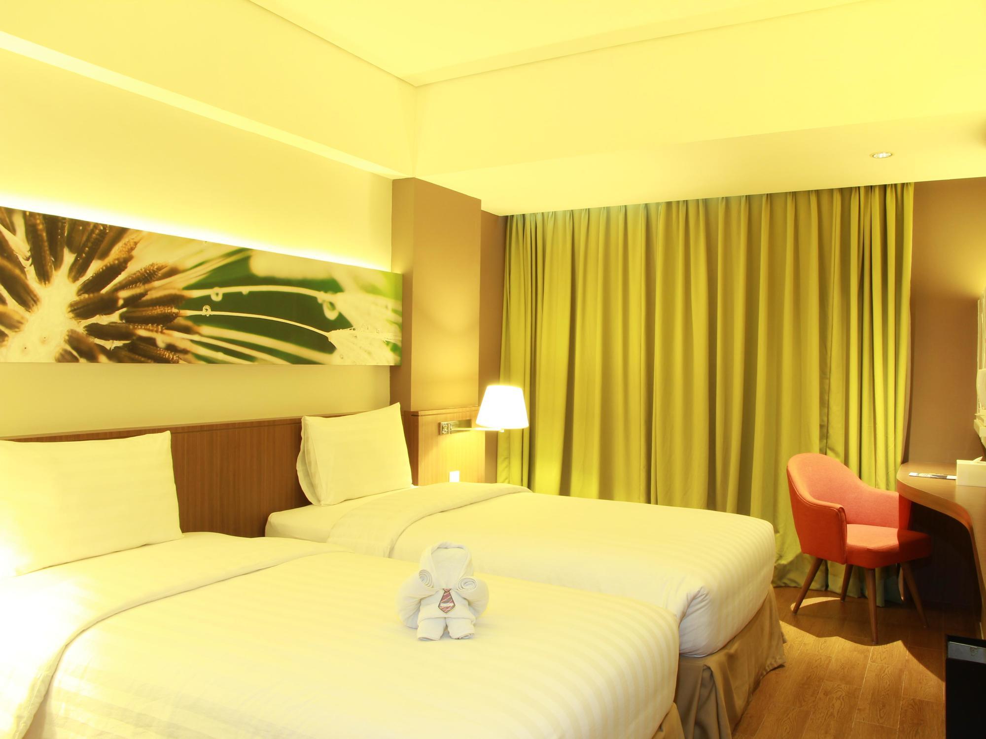Soll Marina Hotel Serpong Extérieur photo