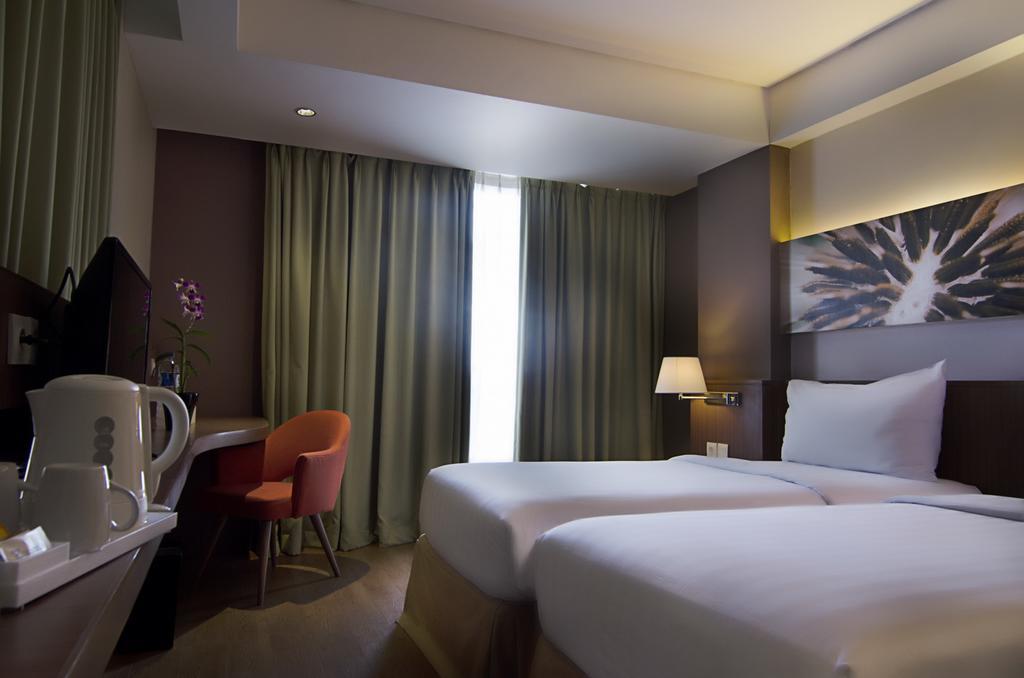 Soll Marina Hotel Serpong Extérieur photo