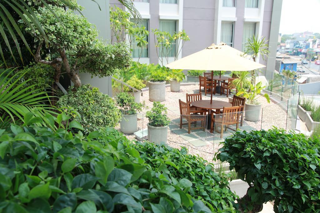 Soll Marina Hotel Serpong Extérieur photo