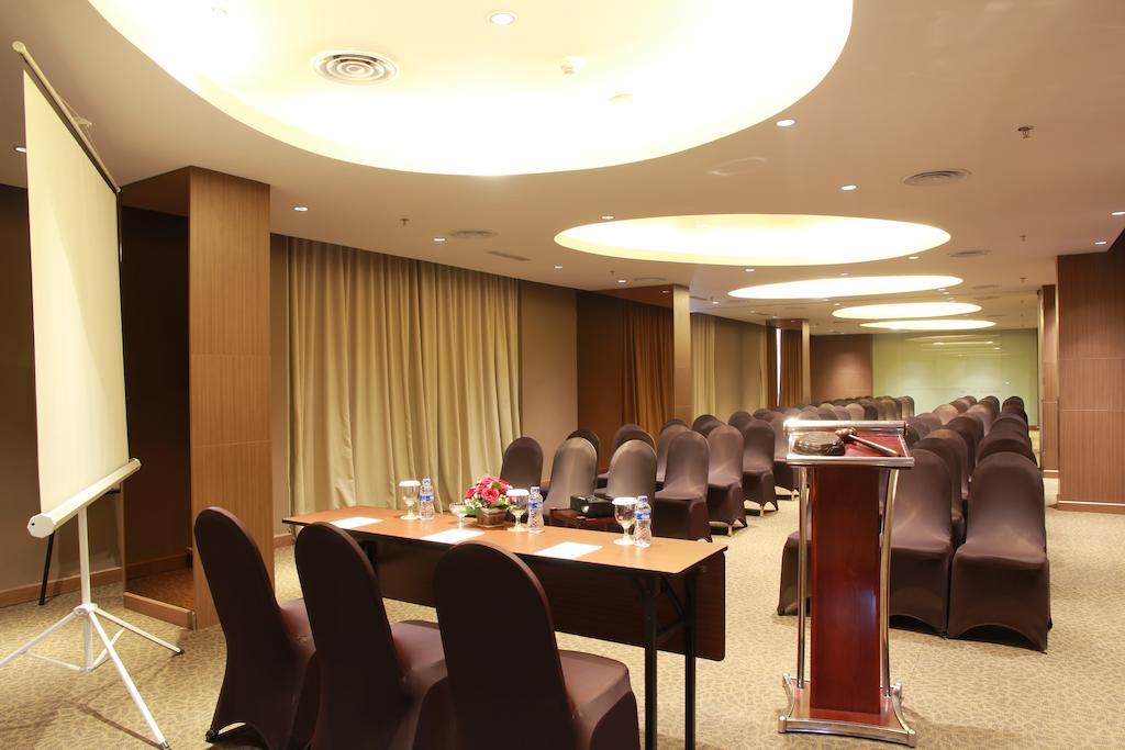 Soll Marina Hotel Serpong Extérieur photo