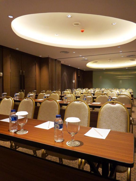 Soll Marina Hotel Serpong Extérieur photo